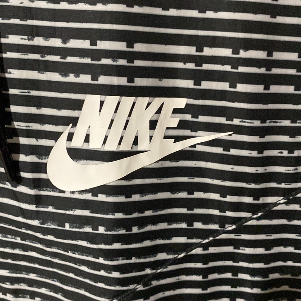 NIKE Size M Ladies Jacket In Perfect Cond - Picture 2 of 8